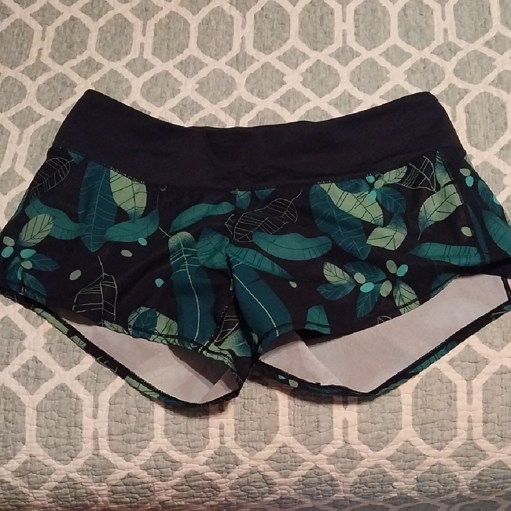 Women's Black and Green Leaf Print Shorts